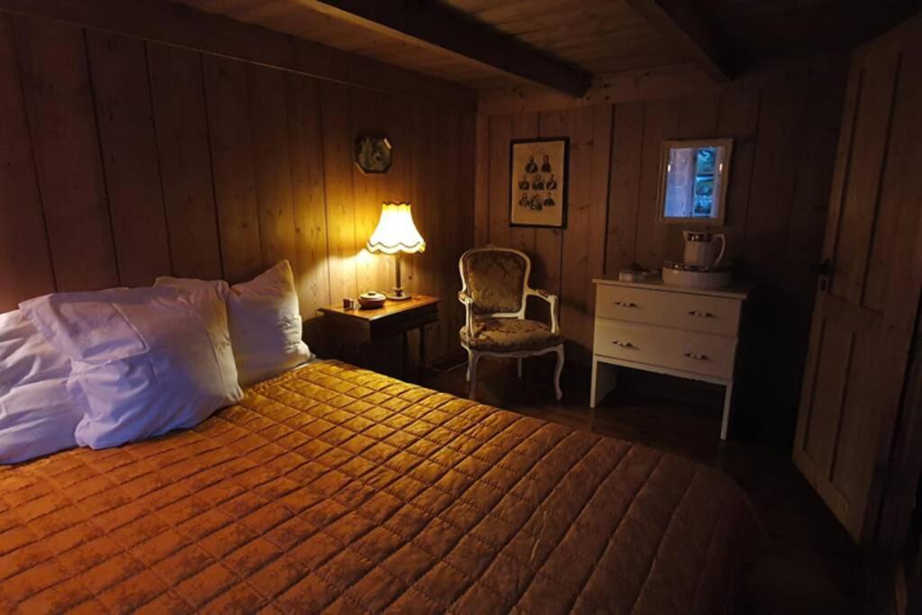 Charming And Authentic Heritage Retreat In Kvivik - Right Next To The River ภายนอก รูปภาพ