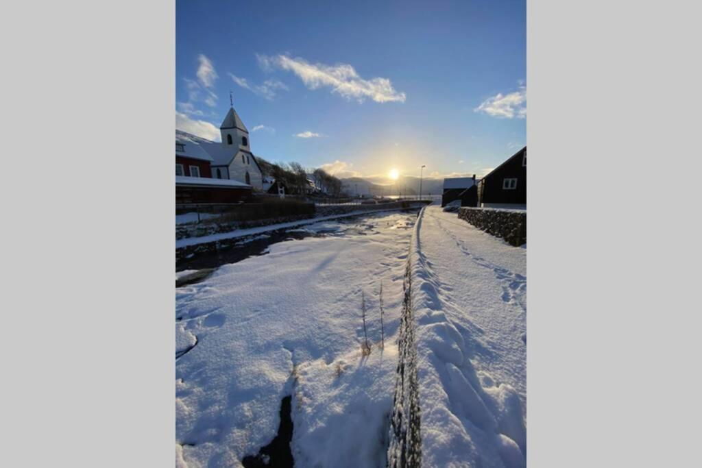 Charming And Authentic Heritage Retreat In Kvivik - Right Next To The River ภายนอก รูปภาพ